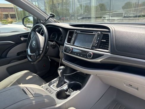 Used 2019 Toyota Highlander Limited AWD/4WD image 15