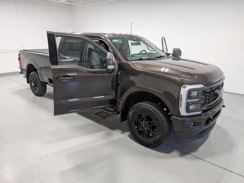 Used 2024 Ford F250 XLT w/ XLT Premium Package AWD/4WD image 17