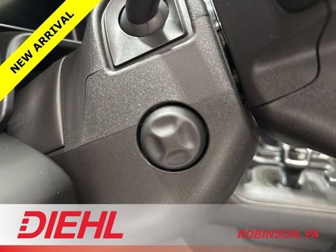 Used 2022 GMC Sierra 1500 AT4X image 25