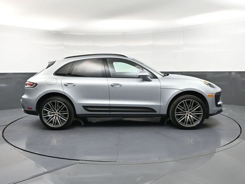 Certified 2026 Porsche Macan AWD/4WD image 9