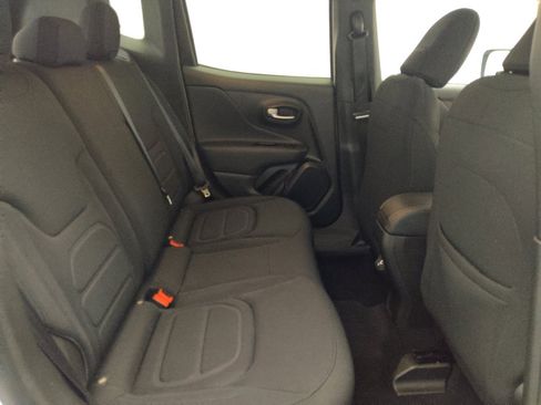 Used 2022 Jeep Renegade Latitude AWD/4WD image 19