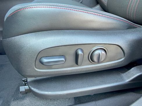 Certified 2024 Chevrolet Equinox RS FWD image 16