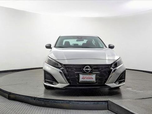 Used 2024 Nissan Altima 2.5 S image 12