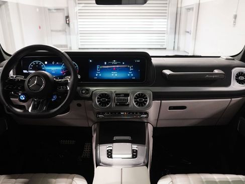 Certified 2025 Mercedes-Benz G 63 AMG 4MATIC image 15