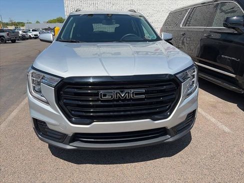 Certified 2022 GMC Terrain SLE w/ Driver Convenience Package FWD image 3