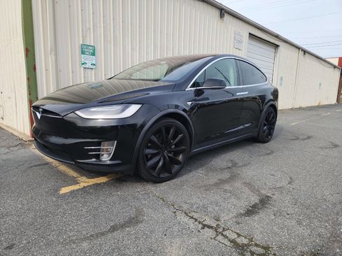Used 2018 Tesla Model X 75D image 2