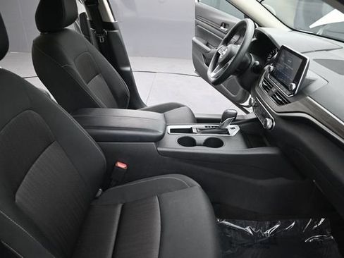 Used 2025 Nissan Altima 2.5 SV FWD image 20
