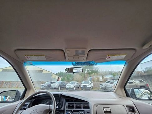 Used 1998 Toyota Sienna CE image 32