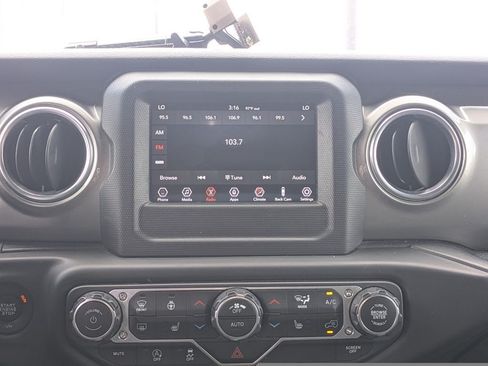 Used 2018 Jeep Wrangler Unlimited Sahara w/ Cold Weather Group AWD/4WD image 17