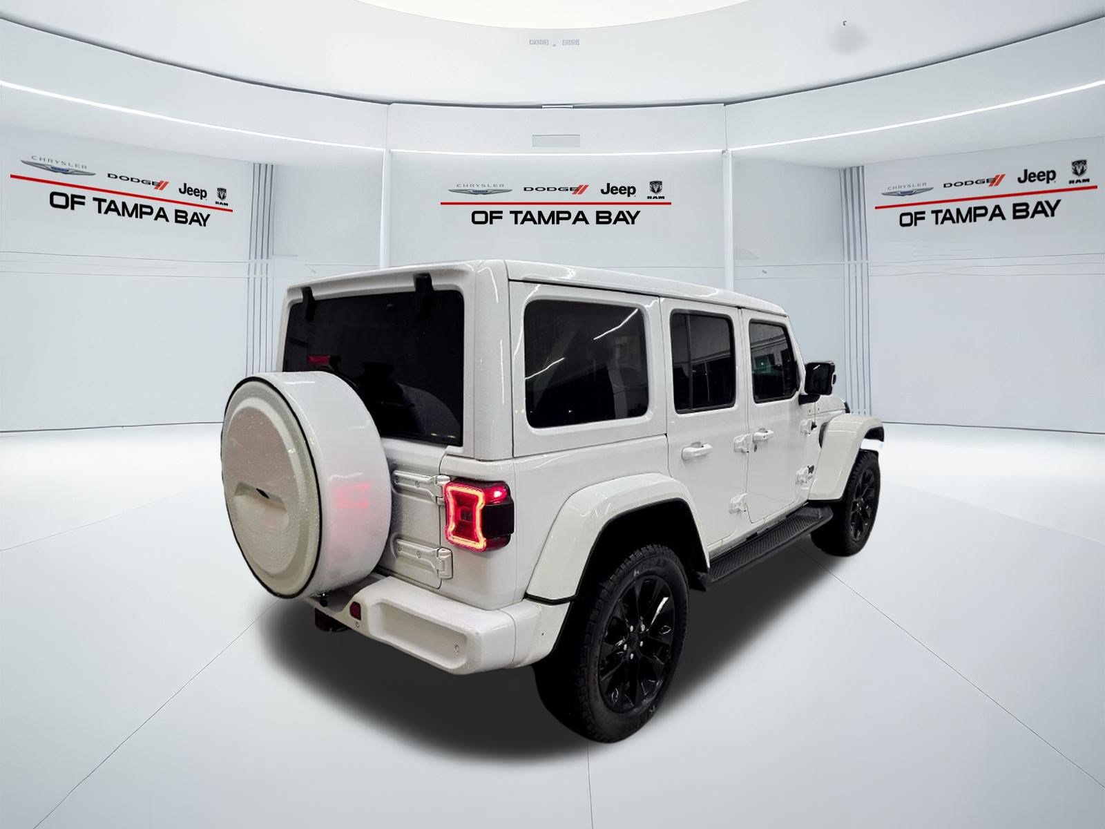 Used 2021 Jeep Wrangler Unlimited Sahara AWD/4WD image 6