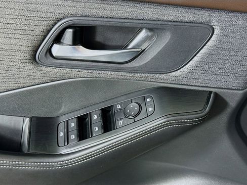 Used 2022 Nissan Rogue SV FWD image 21