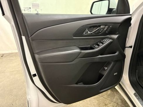 Used 2023 Chevrolet Traverse High Country AWD/4WD image 34
