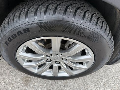 Used 2023 Cadillac XT4 Premium Luxury image 7