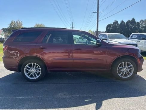 Used 2024 Dodge Durango GT image 2