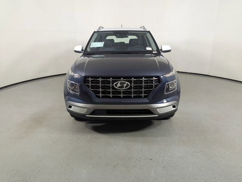Certified 2025 Hyundai Venue Limited FWD image 2