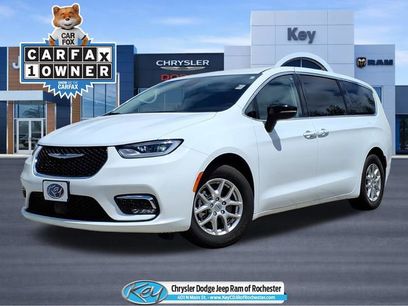 Used 2024 Chrysler Pacifica Touring-L