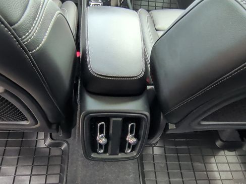 Used 2025 Volvo XC40 B5 Plus AWD/4WD image 35