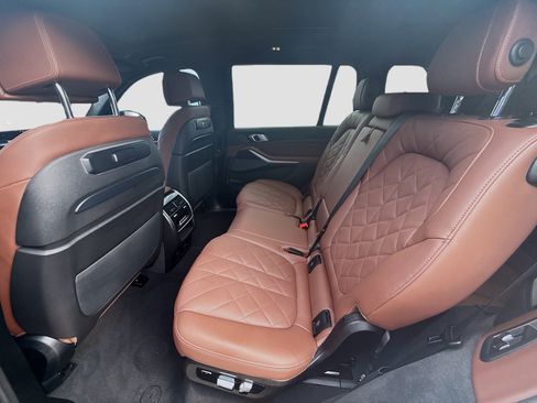 Used 2025 BMW X7 xDrive40i w/ M Sport Package image 24
