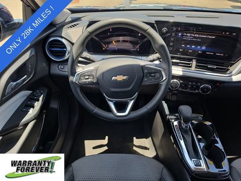 Used 2024 Chevrolet Trax LT w/ Driver Confidence Package FWD image 9