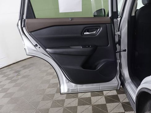 Used 2023 Nissan Rogue SV w/ SV Premium B Package image 27