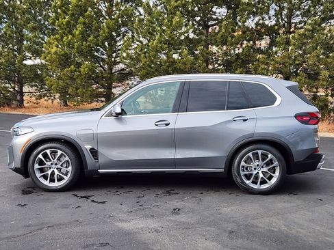 New 2026 BMW X5 xDrive50e image 2