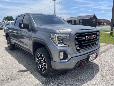 Used 2021 GMC Sierra 1500 AT4 w/ AT4 Value Package AWD/4WD image 2