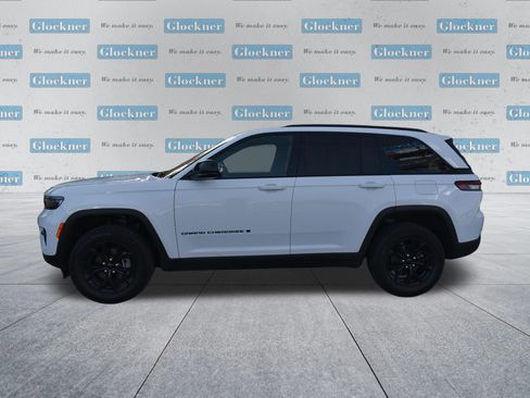Used 2025 Jeep Grand Cherokee Altitude AWD/4WD image 9