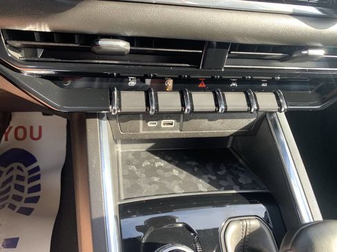 Used 2024 GMC Canyon Elevation w/ Convenience Package image 16