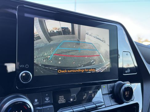 Used 2023 Toyota Highlander XLE image 35