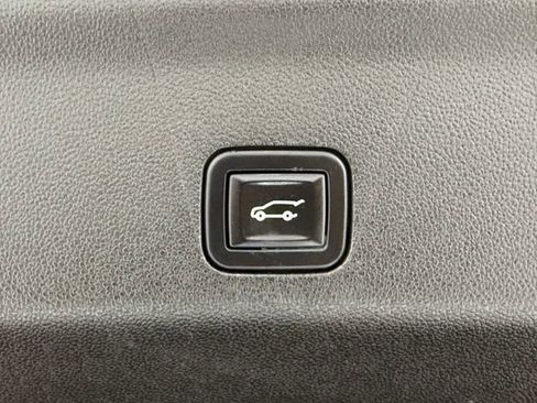 Used 2023 Chevrolet Suburban Z71 w/ Z71 Off-Road Package AWD/4WD image 8