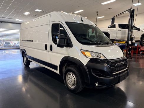 Used 2024 RAM ProMaster 2500 w/ Convenience Group FWD image 5