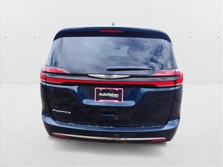 New 2025 Chrysler Pacifica Select video 3