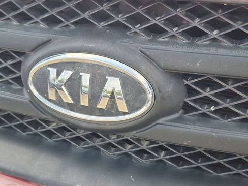 Used 2008 Kia Rondo LX FWD image 28