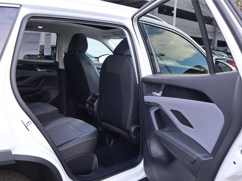 New 2026 Volkswagen Tiguan SE image 29