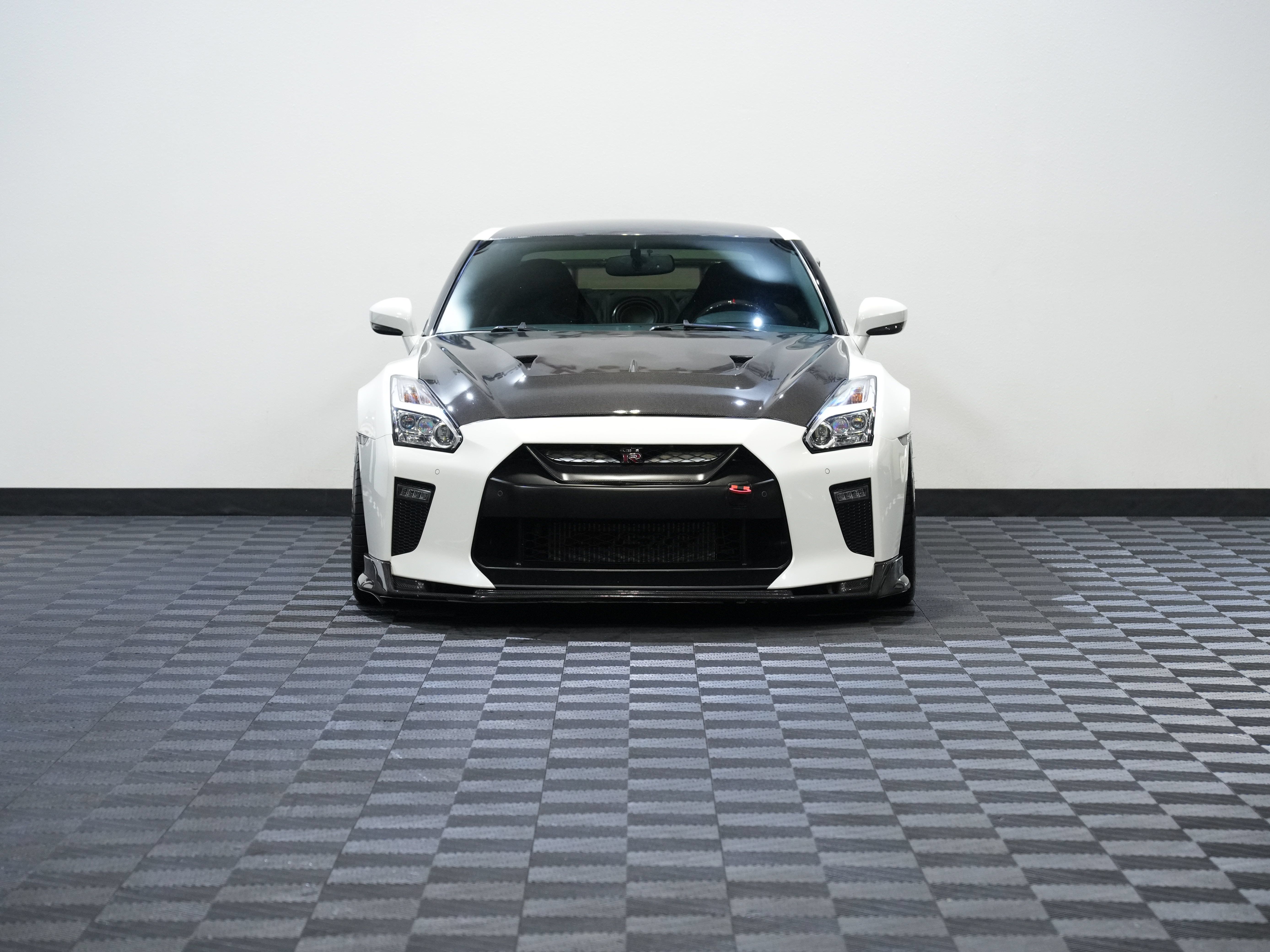 Used 2017 Nissan GT-R Premium AWD/4WD image 4