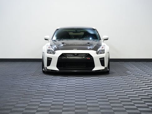 Used 2017 Nissan GT-R Premium AWD/4WD image 4