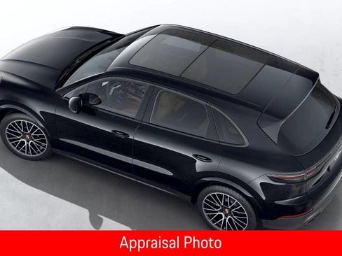 Certified 2022 Porsche Cayenne image 4