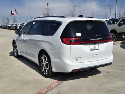 New 2026 Chrysler Pacifica Pinnacle w/ Trailer Tow Group