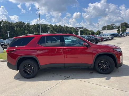 Used 2023 Chevrolet Traverse LT w/ Midnight/Sport Edition image 8