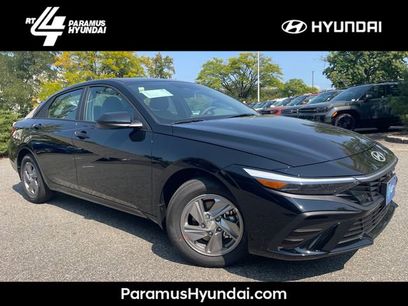 New 2025 Hyundai Elantra SE
