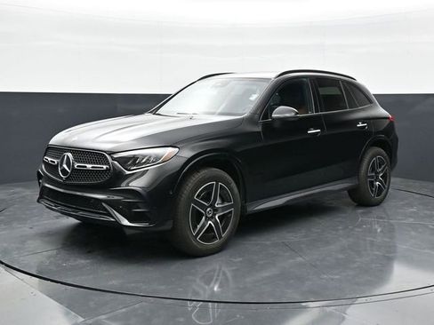 Used 2023 Mercedes-Benz GLC 300 image 3