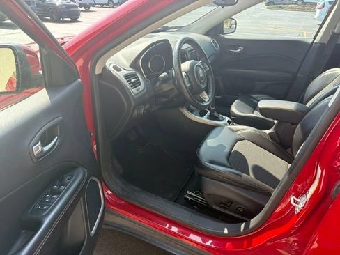 Used 2018 Jeep Compass Latitude AWD/4WD image 14