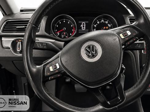 Used 2018 Volkswagen Passat 2.0T R-Line w/ R-Line Lighting Package FWD image 7