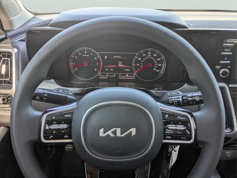 Used 2023 Kia Sorento LX FWD image 25