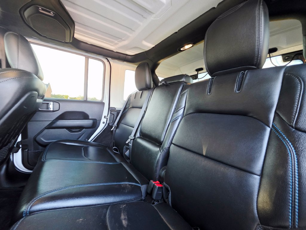 Used 2022 Jeep Wrangler Unlimited Rubicon 4xe w/ Cold Weather Group AWD/4WD image 35