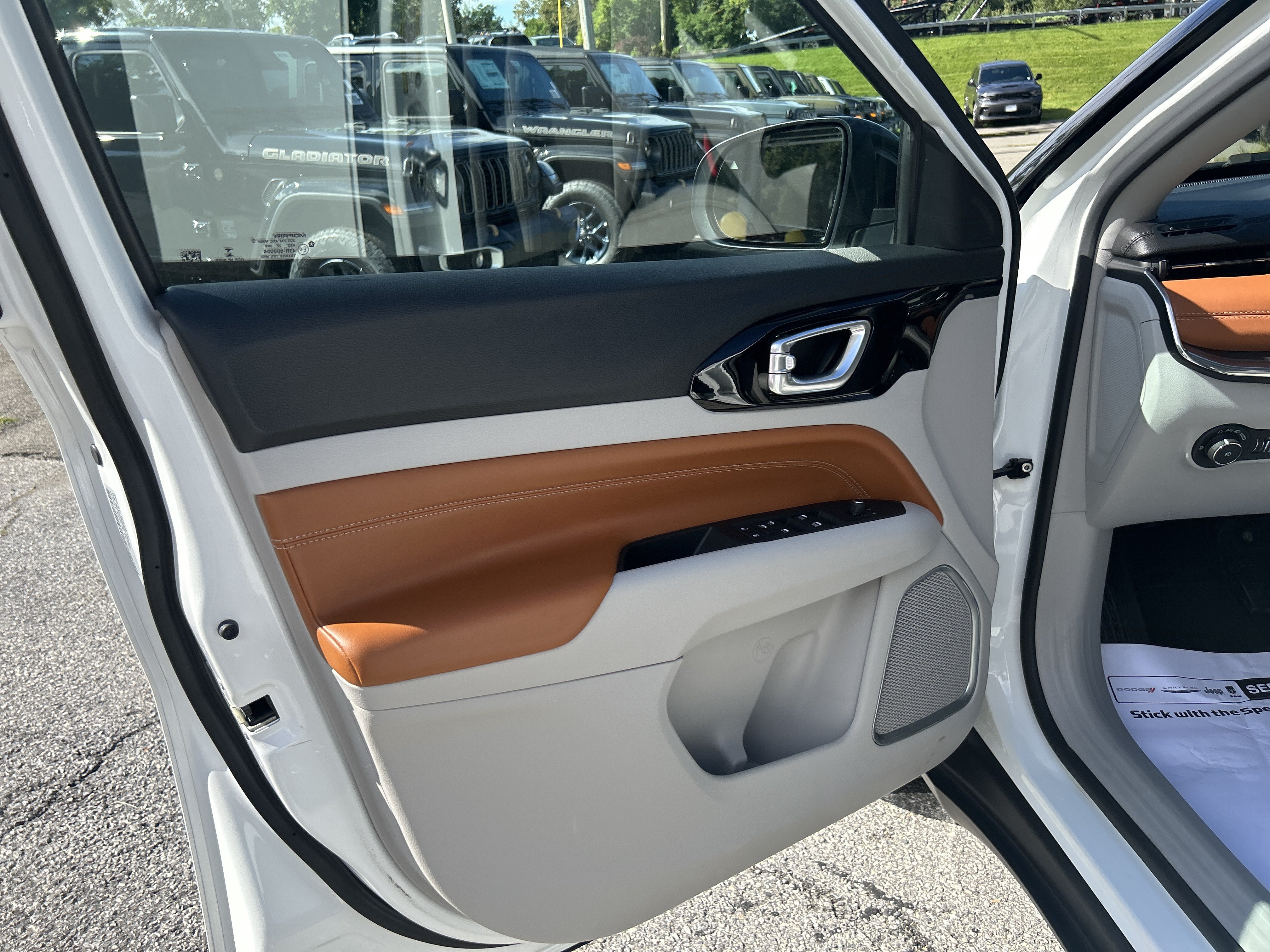 Certified 2022 Jeep Compass Limited AWD/4WD image 13