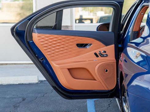 Certified 2023 Bentley Flying Spur V8 image 23