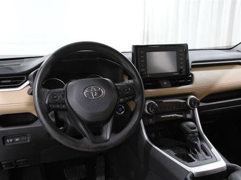 Used 2021 Toyota RAV4 XLE image 6