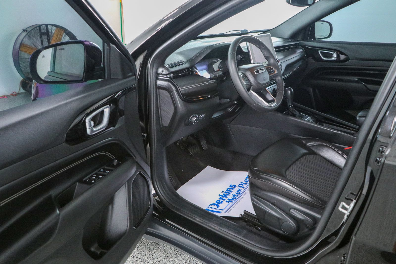 Used 2022 Jeep Compass Latitude FWD image 3