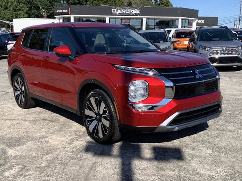 New 2025 Mitsubishi Outlander SE image 1